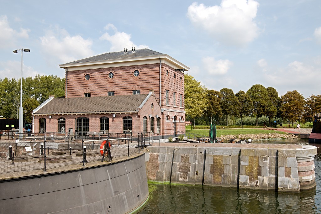 hellevoetsluis vestingstad voorne putten Droogdok Jan Blanken hdr vestingswallen kazerne bernisse